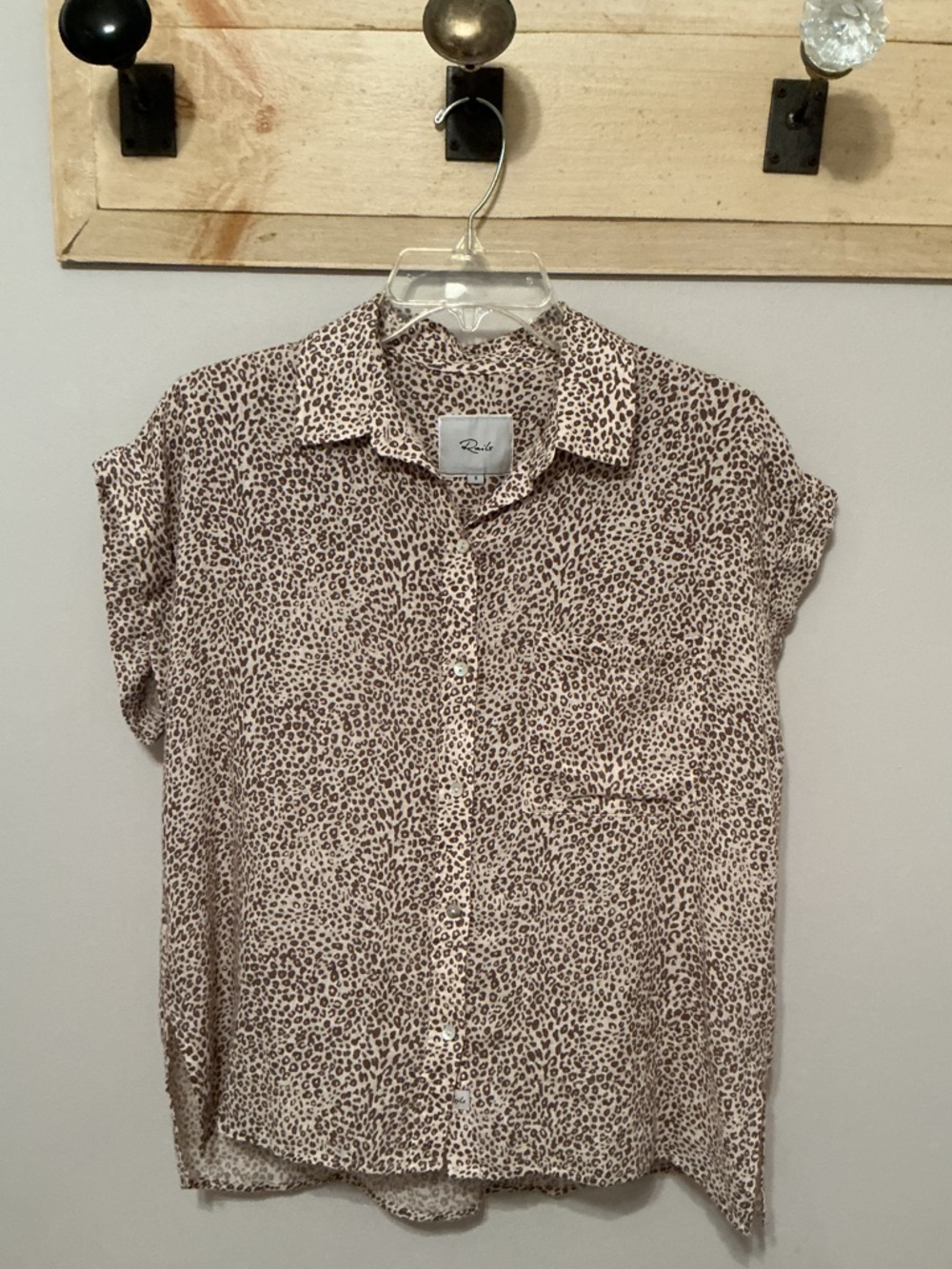 RAILS Whitney Sand Cheetah Print Short Sleeve Linen Blend Button Top Women’s S